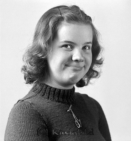 Inga Kronström Kisa
raja
Kvinna klädd i stickad tröja

Nyckelord: Kronström Kisa