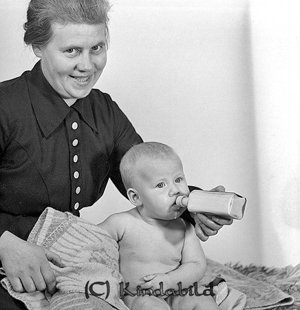 Familjen Svensson Vångvik Västra Eneby
raja
Mor med sitt barn

Nyckelord: Svensson Västra Eneby