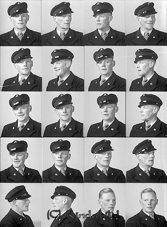 Axel Björk Järnvägsstationen Verveln
raja
Man klädd i uniform

Nyckelord: Björk Verveln