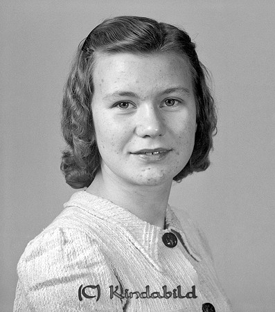 Viola Gustavsson Kjättestad
raja
Kvinna klädd i ljus klänning  

Nyckelord: Gustavsson Kjättestad