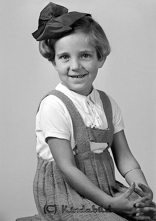 Barbro Svärd Kisa
raja
Flicka klädd i ljus blus och kjol  

raja
Barbro Svärd, dotter till Evert och Dagny Svärd.
1970 bodde familjen i Tranås.
Källa: Folkräkning 1970 
Källa: Gerd Pettersson

Nyckelord: Svärd Kisa