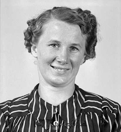 Svea Johansson Ennesbo Björkhult
raja
Kvinna klädd i klänning  

raja
Svea Johansson född 1910 i Tidersrum, gift 1931 med Helge Inge Alvar Johansson 1909 i Kisa.
 Barn: Bengt-Göran född 1941 och Solveig född 1945 i Kisa.
 Källa: Studiegruppen hembygdsgården och Folkräkning 1950 
Nyckelord: Johansson Björkhult