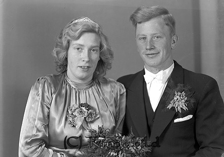 Bror Gustavsson Härsmålen Svalsjö
raja
Brudpar

Nyckelord: Gustavsson Svalsjö