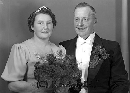 Einar Johansson Kisa
raja
Brudpar

raja
Brudparet Lizzie och Einar Johansson. De bodde i Kisahus, hade en son, Krister. 
Källa: Margareta Carlsson

Nyckelord: Johansson Kisa