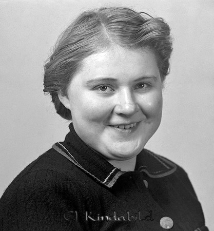Linnéa Samuelsson Villa Ester Rimforsa
raja
Kvinna klädd i mörk klänning  

Nyckelord: Samuelsson Rimforsa