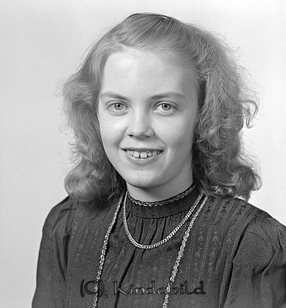 Peggy Nilsson Hägerstad
raja
Kvinna klädd i klänning    

raja
Peggy Nilsson gifte sig med Henry Ragnar från Kisa. 
Peggy Nilsson var född 1925 i Kisa, dotter till Emil August Nilsson och Hulda Charlotta född Andersson. När Peggy föddes bodde familjen i Örsebo.
 Peggy och Henry Ragnar flyttade till Mjölby. De fick en son Peter. 
Källa: Gerd Pettersson

Nyckelord: Nilsson Hägerstad