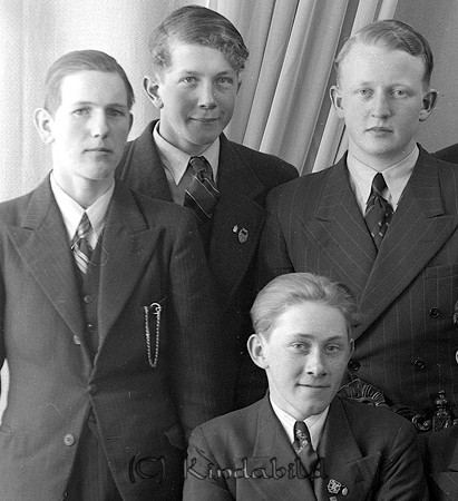 Olle Wiman Fritsberg Horn
raja
En samling män klädda i skjorta slips och kavaj

Nyckelord: Wiman Horn