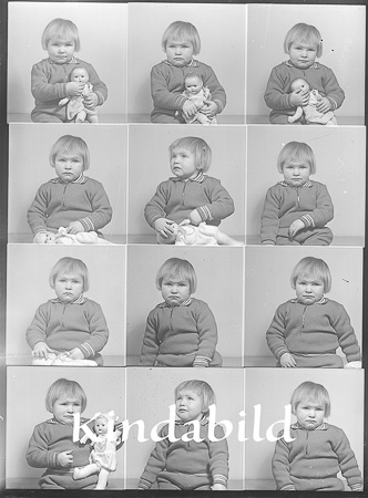 Britt-Marie Carlsson Svalsjö
raja
Flicka klädd i stickad klänning 

raja
Britt-Marie, dotter till John och Viola Karlsson från Svalsjö.
 Britt-Marie gift sig med åkaren Gunnar Nilsson och fick 4 barn Mats, Kent, Lasse och Ing-Marie.
 Källa: Studiegruppen hembygdsgården 
Nyckelord: Carlsson Svalsjö