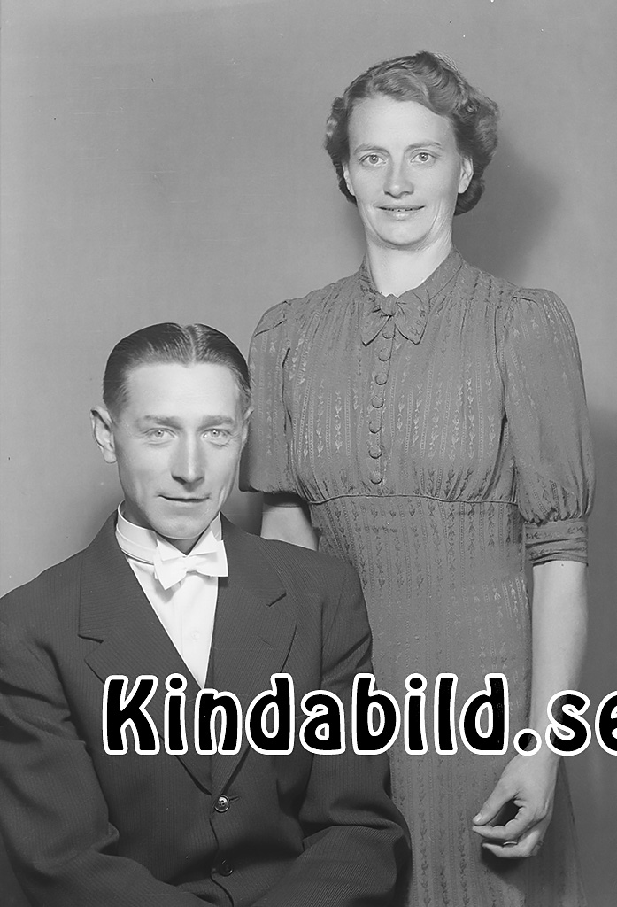 Edvin Johansson Duvkullen Linhult
raja
Man o kvinna han klädd i kostym hon i klänning

Nyckelord: Johansson Linhult