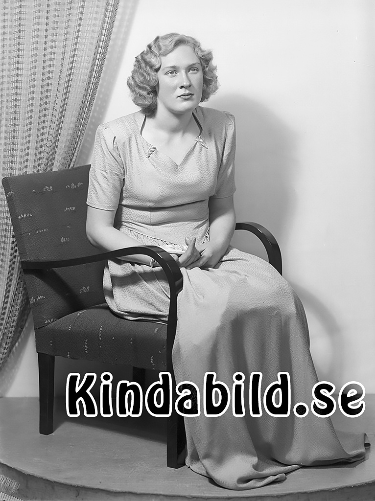 Göta Nilsson Grönlid Kisa
raja
Kvinna klädd i klänning

Nyckelord: Nilsson Kisa