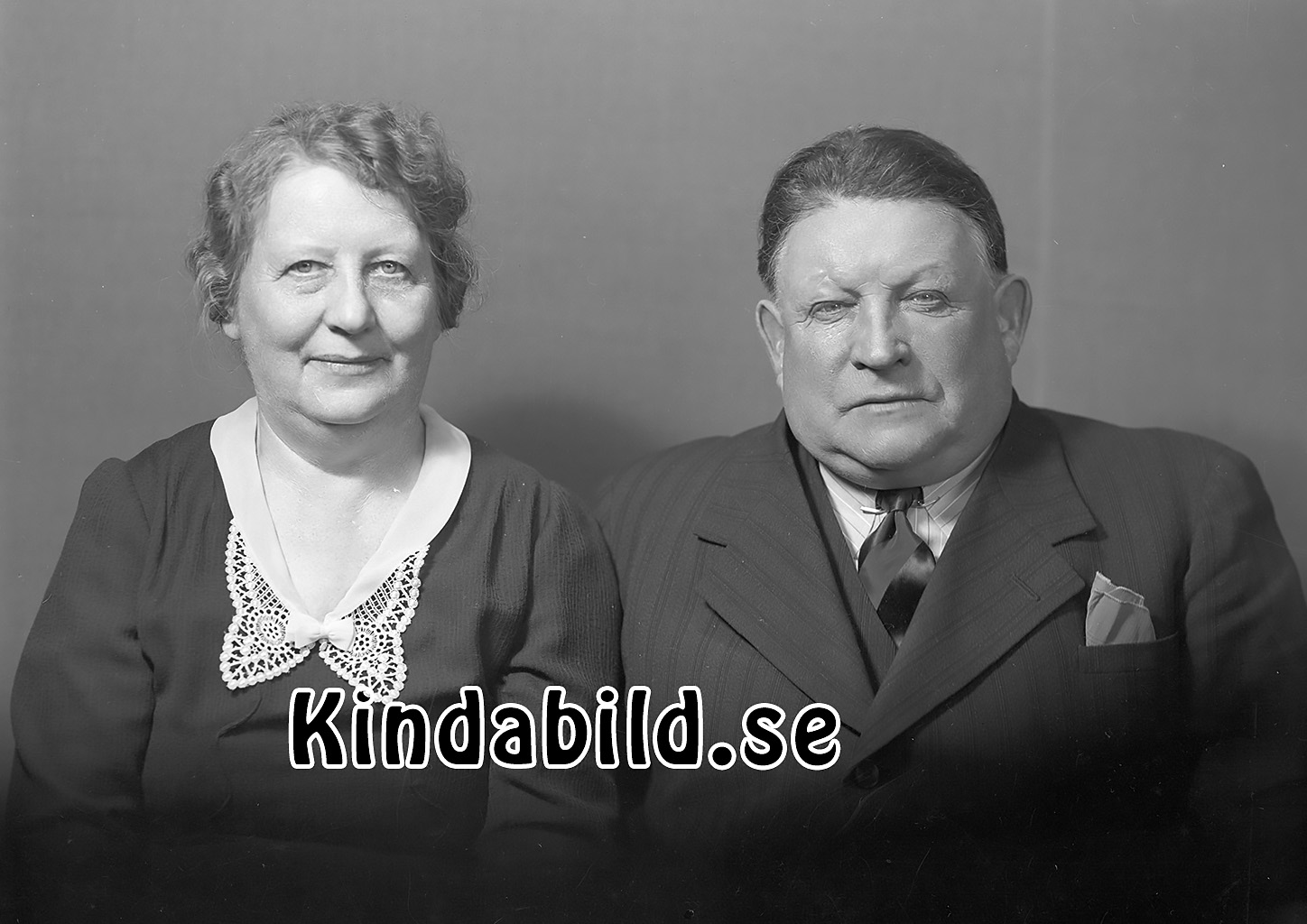 Herr o Fru Ekström Kisa
raja
Man o kvinna han klädd i kostym hon i klänning

Nyckelord: Ekström Kisa