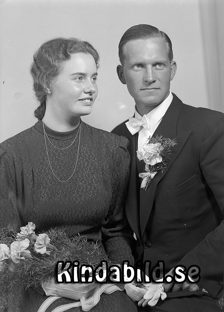 Harry Lundberg Rothult Kisa
raja
Brudpar

Nyckelord: Lundberg Kisa
