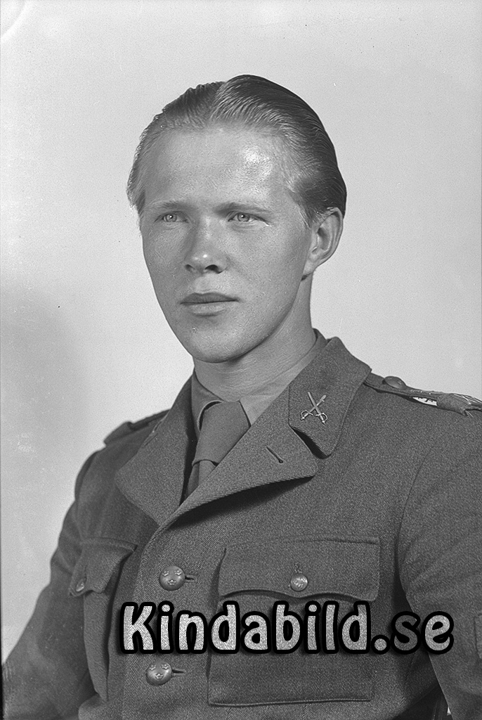 Fältpost 32516 Öljhammar
raja
Man klädd i uniform
Nyckelord: Öljhammar