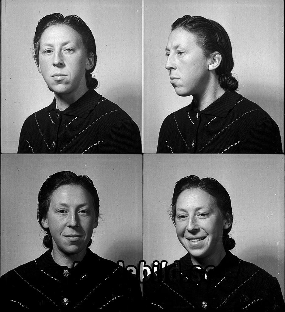 Lisa Karlsson Kisa
raja
Kvinna klädd i klänning 

raja
Lisa Karlsson född 1916, syster till Alice Karlsson bild 8908.
Lisa och brodern Edvin bodde kvar på Muletorp och var ogifta 
Källa: Gerd Pettersson

Nyckelord: Karlsson Kisa