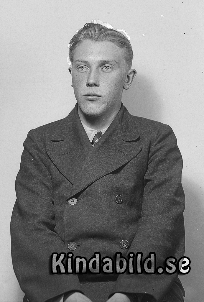 Evert Gustafsson Hycklinge
raja
Man klädd i skjorta slips och kavaj

raja
Evert Gustafsson född 1924 i Hycklinge, son till Emila och Anna Gustafsson Björke Hycklinge,
han bodde kvar i Björke som ogift 1960.
Källa: folkräkning 1940 och 1960 
Källa: Gerd Pettersson



Nyckelord: Gustafsson Hycklinge