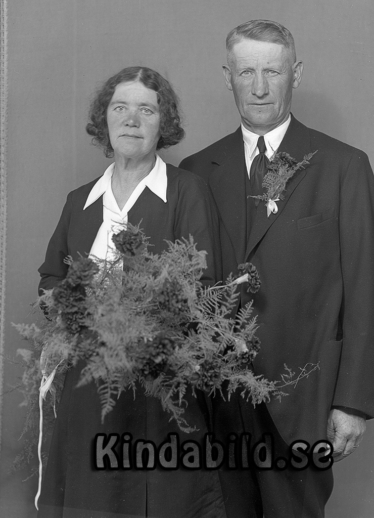 Ernst Gustavsson Högtomta Kisa
raja
Brudpar

Nyckelord: Gustavsson Kisa