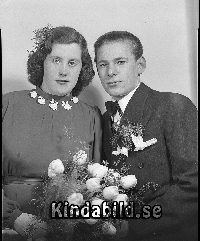 Torsten Johansson Ekäng Kisa 
raja
Brudpar

raja
Typograf Karl Hans Torsten Johansson gift med Olga Birgitta Matilda Sleman
Barn: Hans-Lennart. Marie-Louise, Mats och Carina.
Källa: Folkräkning 1950 
Lena Källa: Gerd Pettersson

Nyckelord: Johansson Kisa