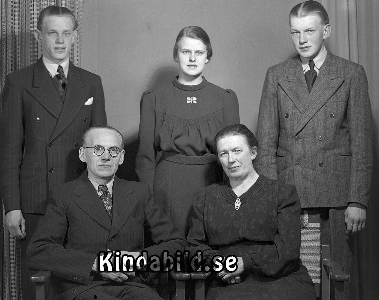 Fam Axel Svensson �?rlan 8 Kisa
raja
Mor o far med sina barn
Nyckelord: Svensson Kisa