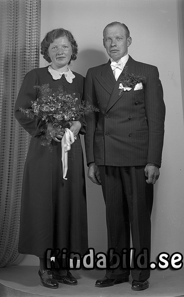 Alf Lindell Kisa
raja
Brudpar

Nyckelord: Lindell Kisa