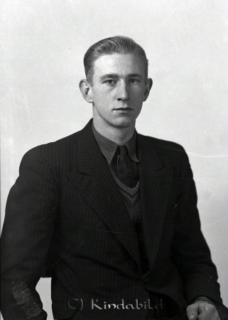 Porträtt-Man
Raja
Porträtt-Man
Nyckelord: Hösten 1939
