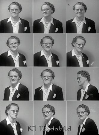 Lindh Ragnhild Kisa
raja
Lindh Ragnhild 
Porträtt-Kvinna
Nyckelord: Lindh Kisa