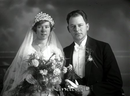Sven Carlsson Hycklinge
raja
Sven Carlsson Hycklinge
Brudpar

raja
Antog namnet Sandek. Hans fru hette Ingrid. Barn: Hjördis, Inger,Gunilla och Britta.Sandek var lärare på Stjärneboskolan,Kisa. 
Källa: bema

Nyckelord: Carlsson Hycklinge
