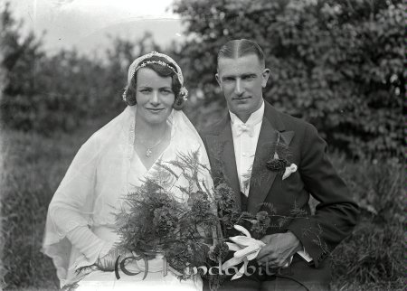 Erik Pettersson Horn
raja
Erik Pettersson Horn
Brudpar 

raja
Brudparet Johan Erik Pettersson möbelsnickare från Valla St Flarka f 1900 och Elsa Viola Svensson från Eneby f 1904.
Källa: SVAR 
Källa: Gerd Pettersson


Nyckelord: Pettersson Horn