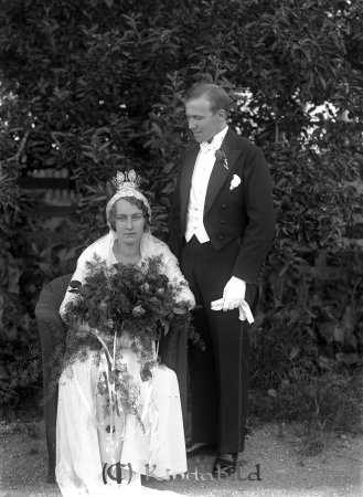 Kantor Börjesson Horn
raja
Kantor Börjesson Horn
Brudpar 

raja
Birger Algot Elof Börjesson kantor och folkskollärare född 1904 och Alice Kristina Haldén hemmansägaredotter från Haga Stora Flarka Horn. Vigda 30 juli 1932 i Horn.
Källa: SVAR 
Källa: Gerd Pettersson

Nyckelord: Börjesson Horn