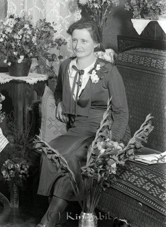 Fru Gustafsson Gustafsholm Kisa
raja
Porträtt-Kvinna

raja
Elin Margareta Gustafsson född 1882 i Kisa gift med Pehr August Gustafsson född 1876 i Kråkshult, Jönköpings län
Elin död 1976 och Pehr August 1962 i Gustafsholm Rådhusgatan 6 Kisa.
Källa: Sv Dödbok  
Källa: Gerd Pettersson
Nyckelord: Gustafsson Gustafsholm