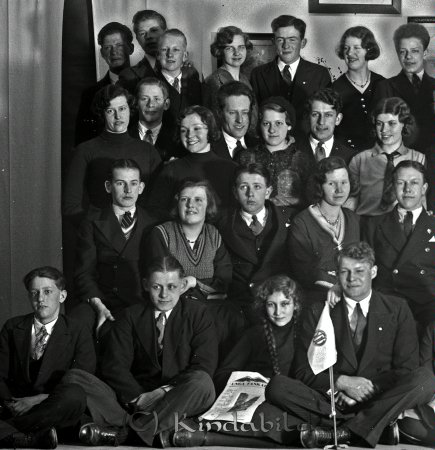 S.G.U Gruppfoto
raja
I.G.U Gruppfoto. Del av större bild
9 kvinnor och 14 män
Nyckelord: S.G.U Gruppfoto