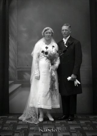 Axel Gustafsson Misterfall Kisa
raja
Axel Gustafsson Misterfall Kisa
Brudpar

raja
Brudparet Axel Gustafsson, Misterfall och Anna Karlsson från Välstugan. Vigda 1933 av David Myrgård. 
Källa: Gerd Pettersson

Nyckelord: Gustafsson Misterfall