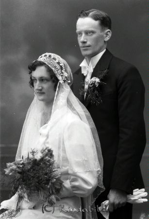 Gillis Ohlsson Bromhult
raja
Gillis Ohlsson Bromhult
Brudpar 

raja
Brudparet Gillis Olsson och Marta Andersson, Bromhult. 
Källa: Gerd Pettersson

Nyckelord: Ohlsson Bromhult