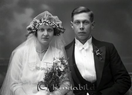 Ragnar Fransén Berga Slätmon
raja
Ragnar Fransén Berga Slätmon
Brudpar

raja
Jordbrujsarb Ragnar Franzén Berga Mellangård, Västra Eneby och Alice Karolina Johansson, Berga Norrgård, Västra Eneby vigda 1933. 
Källa: Gerd Pettersson


Nyckelord: Fransén Berga