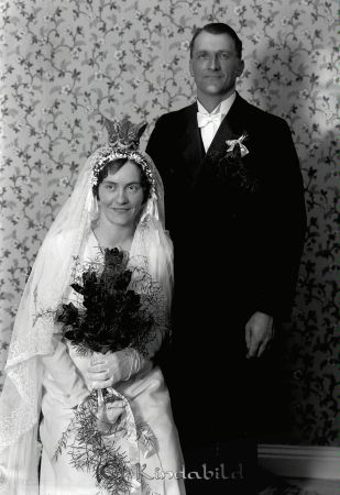 Hugo Andersson Forshult Horn
raja
Hugo Andersson Forshult Horn
Brudpar

raja
Hugo Andersson aarendator i Forshult och tjänarinna Svea Olsson, Lövudden, Horn.
Källa: SVAR 
Källa: Gerd Pettersson


Nyckelord: Andersson Forshult