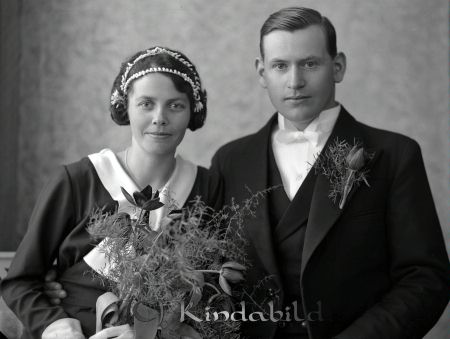 Herr Modigh Kisa
raja
Brudpar
Herr Modigh

raja
Greta och Nisse Modig 
Källa: Karin Rydström 

raja
Nils Modig född 1909 i Vist död 1982 Västra vägen 43 Kisa.
Aurora Margareta född 1911 i Kisa och död 1995 Västra vägen 43 Kisa De bodde i Bäckalund 1970 enl Sv Folkräkning. 
Källa: Gerd Pettersson



Nyckelord: Modigh Kisa