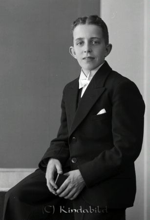 Gustaf Pettersson Kisa
raja
Porträtt-Man
Gustaf Pettersson 

raja
Gustaf Pettersson född 1922, son till Algot Pettersson "Kaffe-Pelle".
 Familjen bodde i Rosenborg. De hade också en dotter Gun, som gifte sig med Gösta Johansson. Gun arbetade på försäkringskassan i Kisa
 Källa: Studiegruppen hembygdsgården. 
Nyckelord: Pettersson Kisa