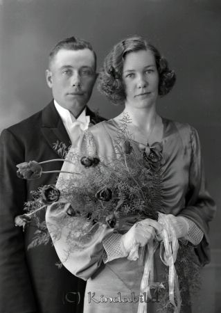 Gunnar Samuelsson Hornsboda Björkfors
raja
Gunnar Samuelsson 
Brudpar

raja
Gunnar och Gunborg Samuelsson.
Barn: Gösta och Inga-Kajsa. 
Källa: Gerd Pettersson

Nyckelord: Samuelsson Björkfors
