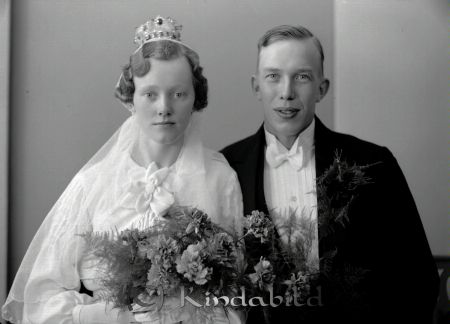 Herbert Rydén Örneström Kisa
raja
Brudpar
Herbert Rydén  

raja
KIlas David Herbert Rydén, chaufför från Lilla Toppkullen, Hylta och Ingrid Maria Ulrika Svensson från Hylta.
Källa: SVAR 
Källa: Gerd Pettersson


Nyckelord: Rydén Kisa