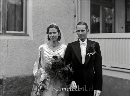 Carl Erik Fäldt Horn
raja
Brudpar
Carl Erik Fäldt  

raja
Bruden Tulli Marie Franzén och brudgummen Carl Erik Fäldt, Horn. 
Källa: Gerd Pettersson

Nyckelord: Fäldt Horn