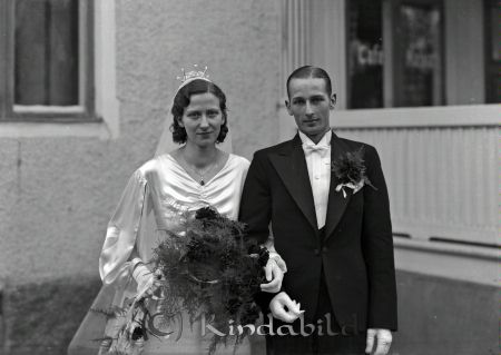 Carl Erik Fäldt Horn
raja
Brudpar
Carl Erik Fäldt  

raja
Brudpar Karl Erik Fält föd 1914 och Tulli Maria Franzén född 1916 hemmansägaredotter fr Fridhem. Vigda 26 april 1936.
Källa:SVAR 
Källa: Gerd Pettersson

Nyckelord: Fäldt Horn