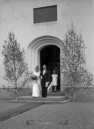 Folke Nelson Åshorva Horn
raja
Brudpar
Greta f.Andersson och Folke Nelson, Åshorva, Horn. Brudnäbb Britta Jakobsson f.Gustavsson, Hökhult, Horn. Vigda 20/5 1936 i Horn. Bruden från Epplerum, Horn. 

Nyckelord: Nelson Horn