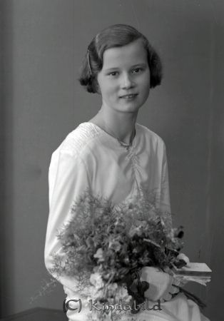 Margareta Swartz Kisa
raja
Margareta Swartz  
Porträtt-Kvinna Konfirmationsfoto

raja
Dotter till målarmästare Karl och fru Elin Swartz,
Syskon: Karl-Gustav och Karin.
Källa: Sv Bebyg.
Källa: Gerd Pettersson

Nyckelord: Swartz Kisa