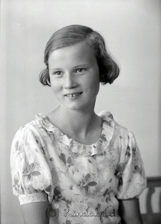Margareta Swartz Kisa
raja
Margareta Swarz, dotter till målare Karl och Elin Swarz. 
Syskon: Karin och Karl - Gustav 
Källa: Gerd Pettersson

Nyckelord: Swartz Kisa