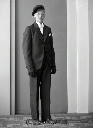 Bertil Eglund Kisa
raja
Bertil Eglund  
Porträtt-Man Konfirmationsfoto

raja
Bertil Eglund född 1921 i Horv.
1941 bodde han i Kisa och arbetade på mejeriet.
Han fick en son Rolf.
Källa: Födelsebok Kisa 
Källa: Gerd Pettersson

Nyckelord: Eglund Kisa