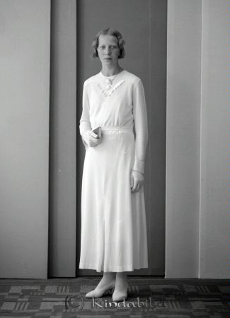Karin Karlsson Hässlehylta
raja
Karin Karlsson  
Porträtt-Kvinna Konfirmationsfoto

raja
Karin Karlsson född 1920 i Kisa, dotter till Johan August Ernst Karlsson och Susanna Paulina Johansson Hässlehylta.
 Syskon till Karin;
 Olof född 1926
 Henrik född 1933
 Aina född 1923
 Karin var gift 1944 med Alvar Andersson Misterfall
 Barn:
 Bo född 1946
 Sören född 1950
 Källa: Studiegruppen hembygdsgården och Folkräkning 1950 
Nyckelord: Karlsson Hässlehylta