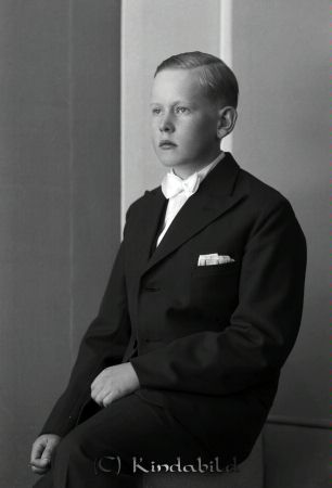 Folke Andersson Solvalla Kisa
raja
Folke Andersson 
Porträtt-Man Konfirmationsfoto

raja
Solvalla, Ulrikagatan 19. Folkes far byggde huset 1930.
Källa: Sv Bebyg.
Källa: Gerd Pettersson


Nyckelord: Andersson Solvalla