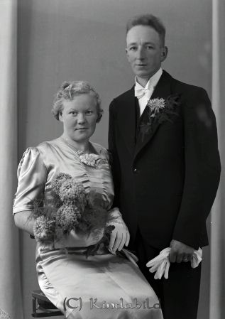 Emilsson Alvar St Tidersrum
raja
Emilsson Alvar 
Brudpar
gepe
Alvar och Gunhild Emilsson
Nyckelord: Emilsson St Tidersrum