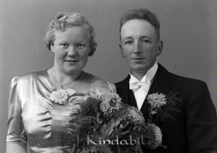 Emilsson Alvar St Tidersrum
raja
Emilsson Alvar  
Brudpar
gepe
Alvar och Gunhild Emilsson.
Nyckelord: Emilsson St Tidersrum