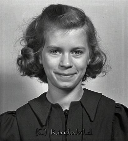 Johansson Anna Kölefors
raja
Johansson Anna  
Porträtt-Kvinna

raja
Anna-Britta Johansson, född 1929 dotter till Elsa född Bröthlin och Fridolf Johansson. Hon gifte sig med Roland Hoffsten. 1970 bor hon i Norrköping ned sonen Claes Peter född 1955 i Linköping.
 Källa: Studiegruppen hembygdsgården 
Nyckelord: Johansson Kölefors