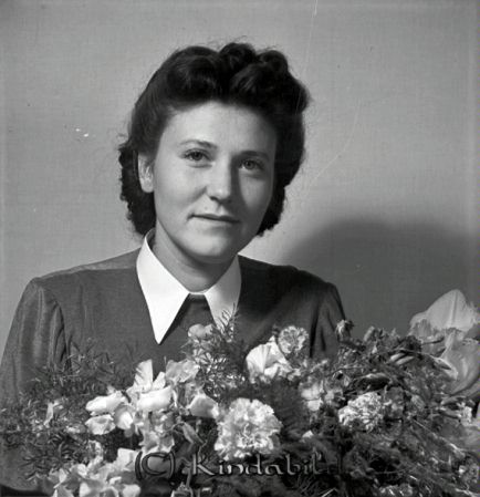 Åberg Anna Lisa Fabs Kisa
raja
Åberg Anna Lisa  
Porträtt-Kvinna

raja
Anna Elisabet Åberg var född 1918, dotter till stenarbetaren Fredrik Albert Åberg och Elin född Karlsson. Familjen bodde i Fredrikslund Kulla Kisa,
 Hon arbetade på Sandströms Mode i Kisa, gifte sig med elektriker
 Lennart Hagman och flyttade till Linköping. 1970 bodde de i Mjölby,
 Källa: Studiegruppen Hembygdsgården 
Nyckelord: Åberg Kisa